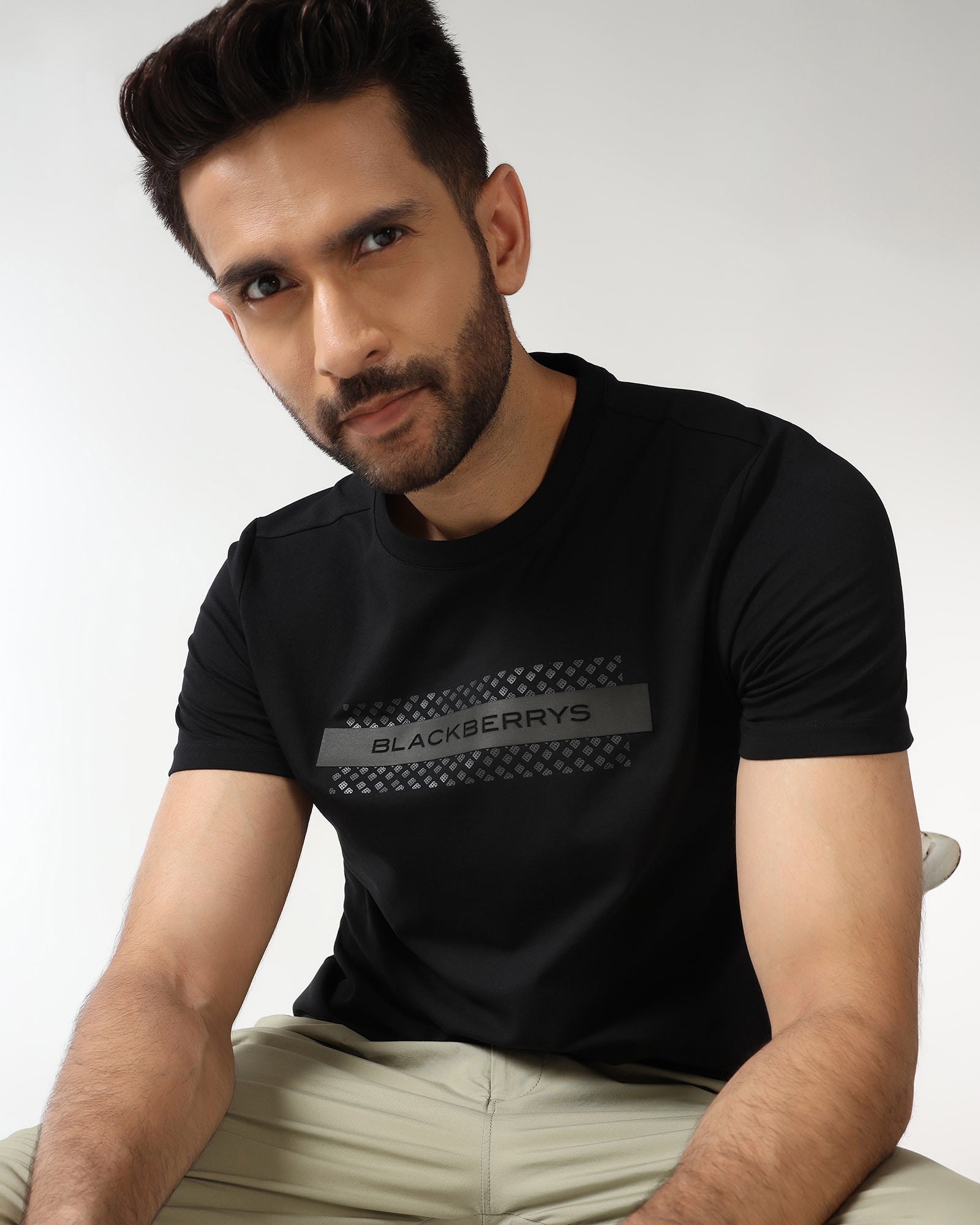 Black Crew Neck Solid T-Shirt - Zoro