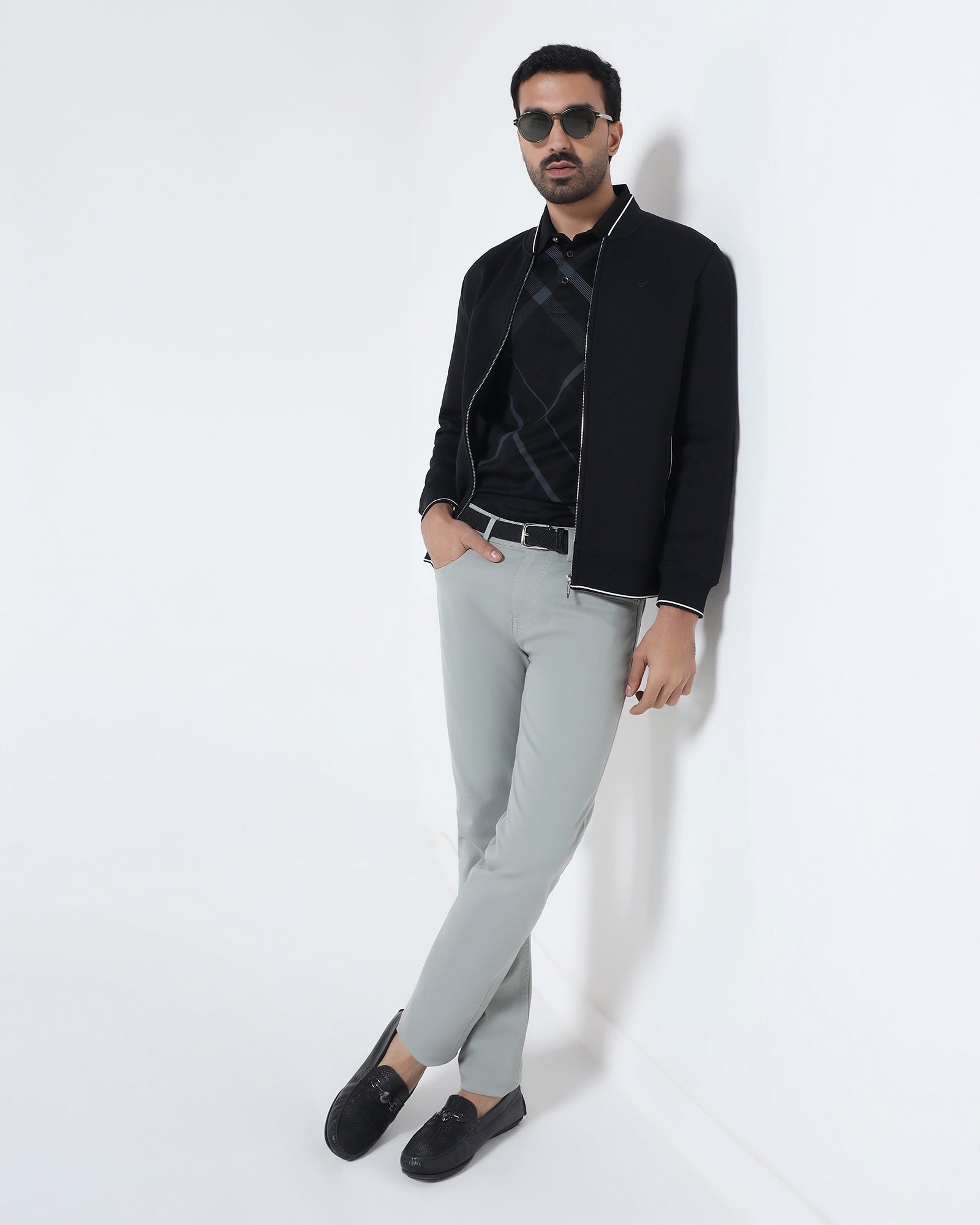 Black Hoodie Solid Sweatshirt - Morgo