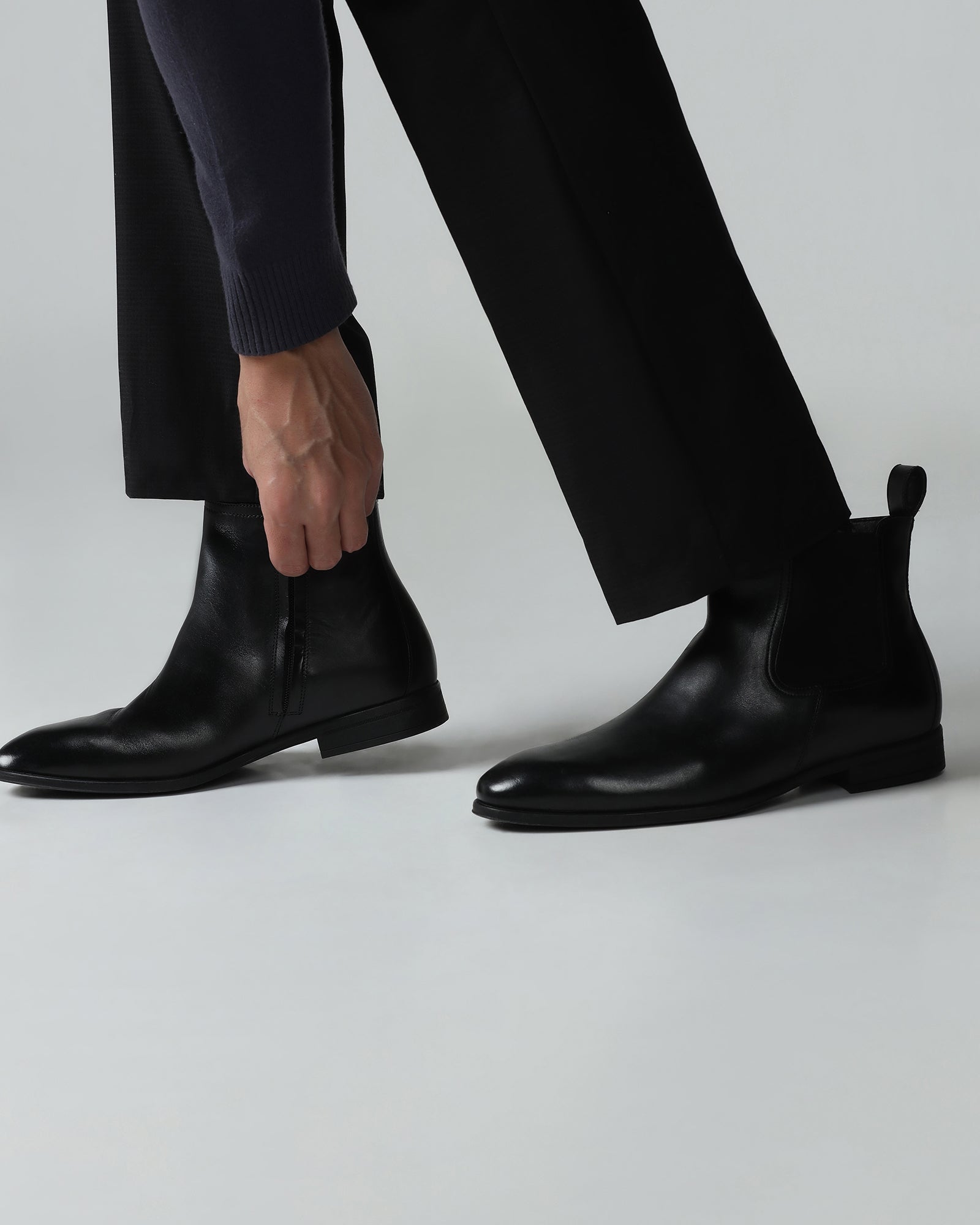 Black Leather Boots With Zipper - Wrayy
