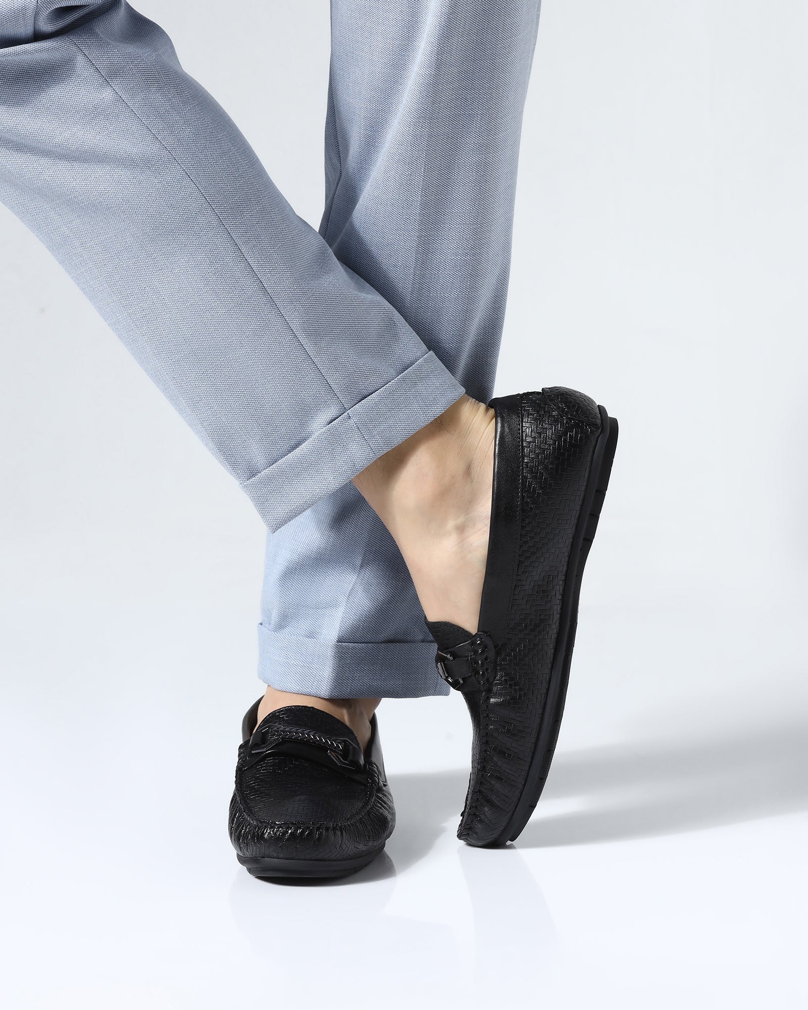 Black Solid Loafers Shoes - Willyy