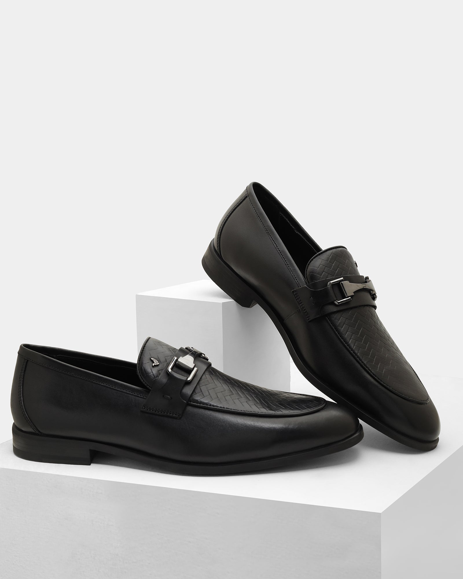 Black Solid Loafers Shoes - Winaa
