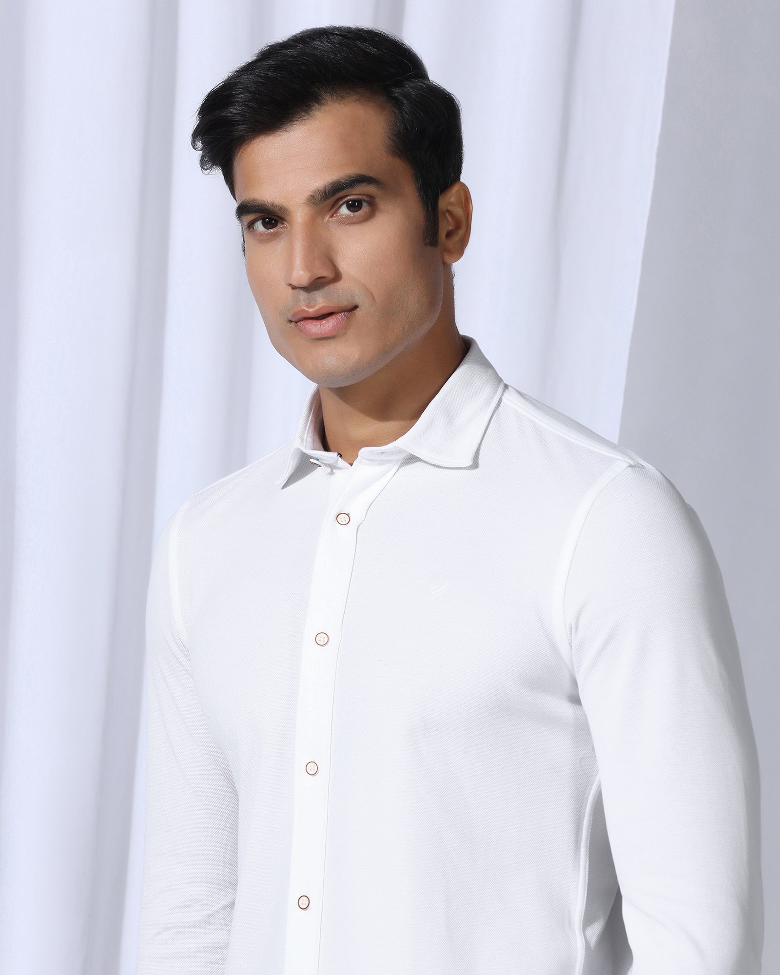 Casual White Solid Shirt - Pelantos