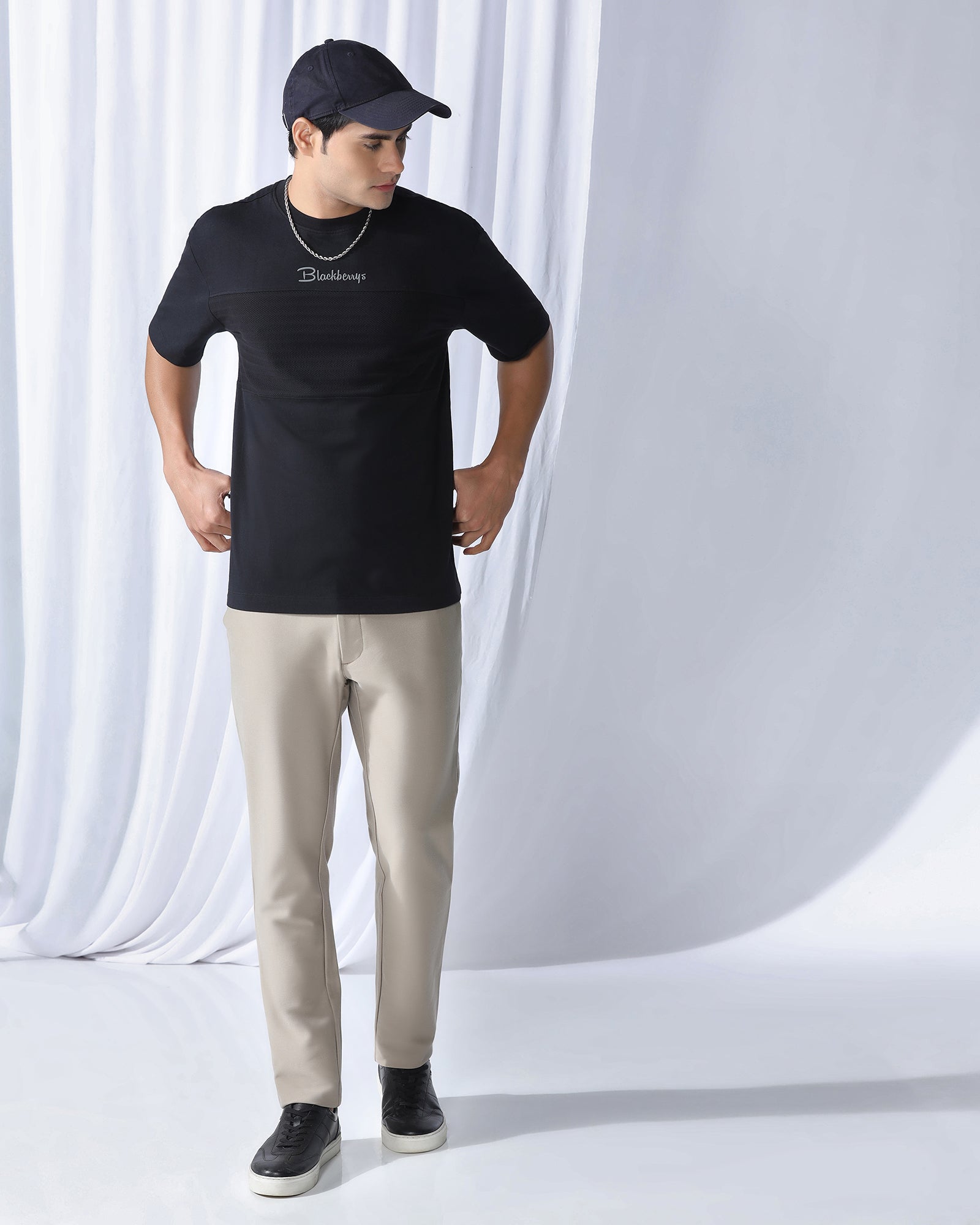 Crew Neck Black Solid T-Shirt - Stroke