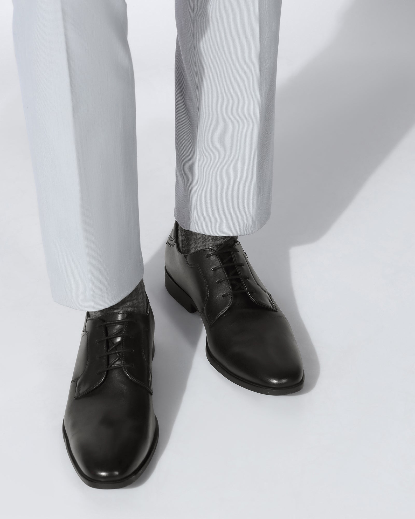 Leather Black Solid Derby Shoes - Varg