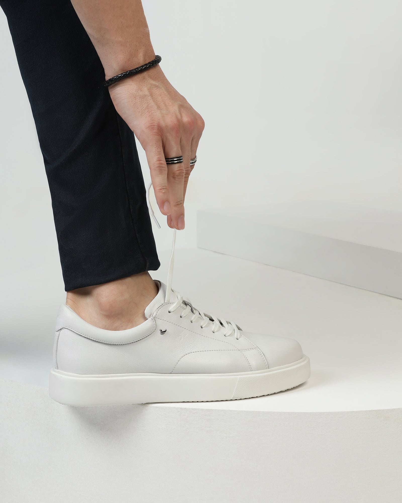 Leather White Solid Sneakers - Vosil