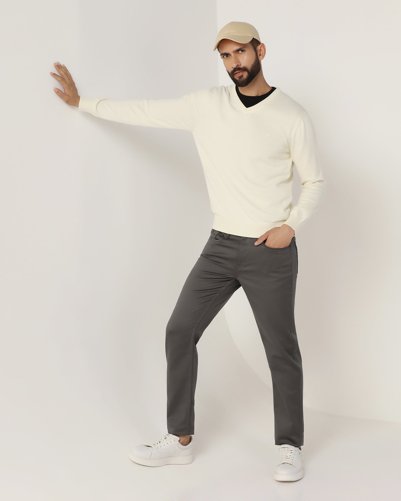 Off White V-Neck Solid Sweatshirt - Vneckter