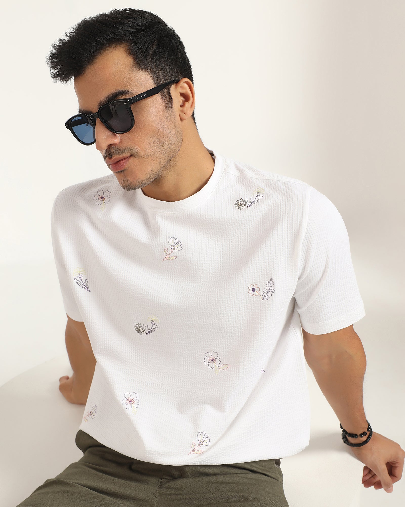 Crew Neck Off White Printed T-Shirt - Scribble