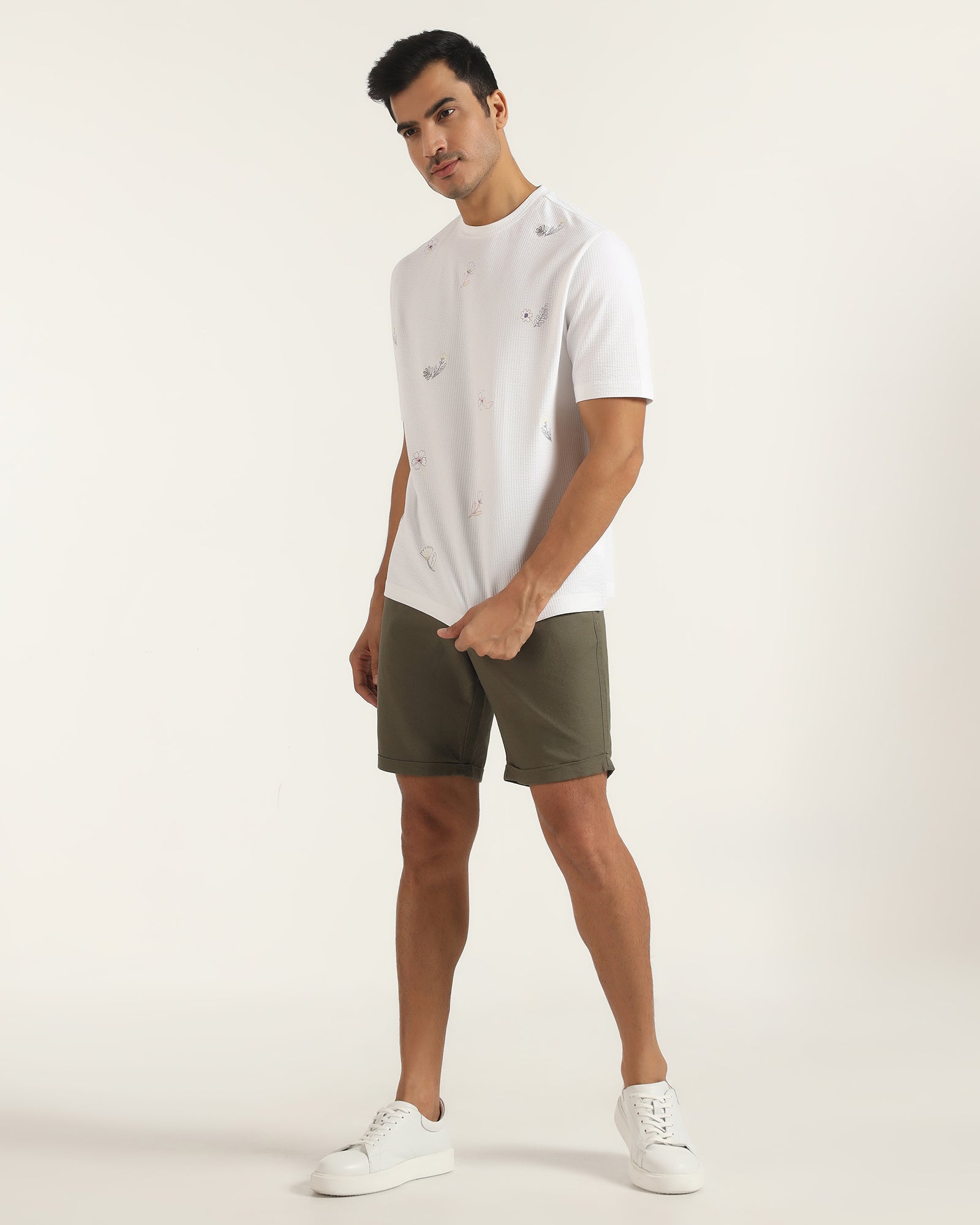 Crew Neck Off White Printed T-Shirt - Scribble