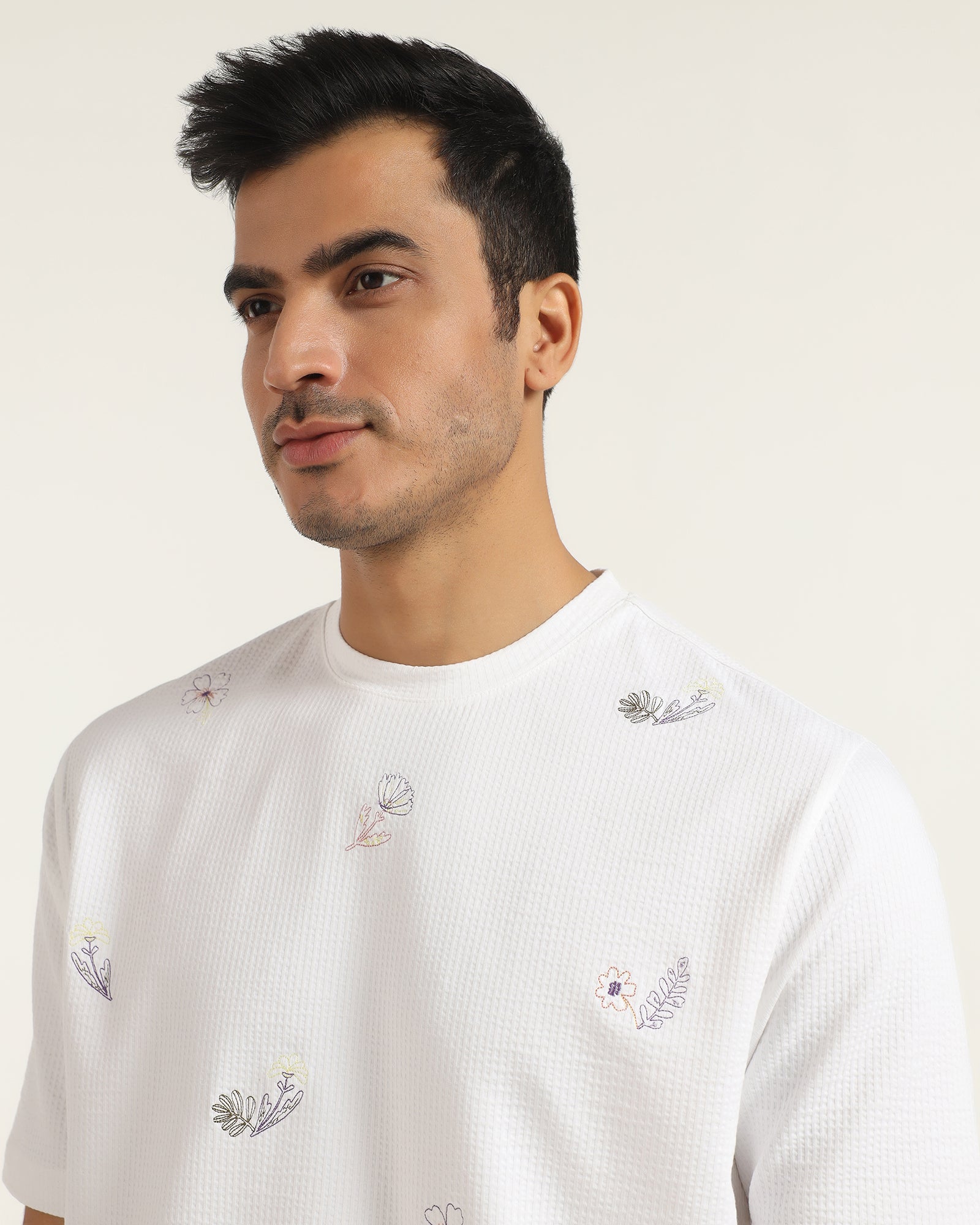 Crew Neck Off White Printed T-Shirt - Scribble