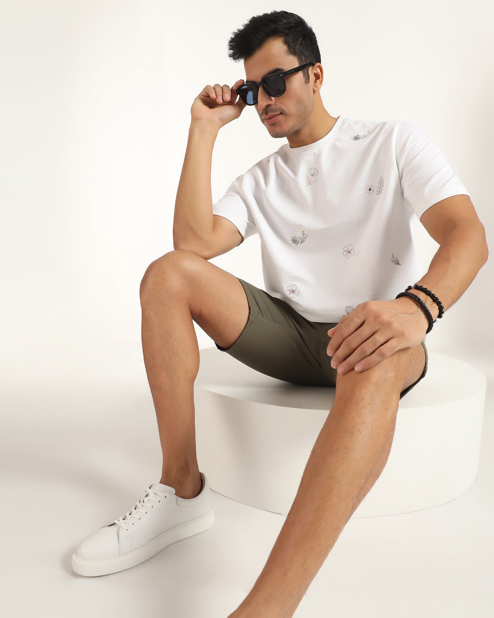 Crew Neck Off White Printed T-Shirt - Scribble