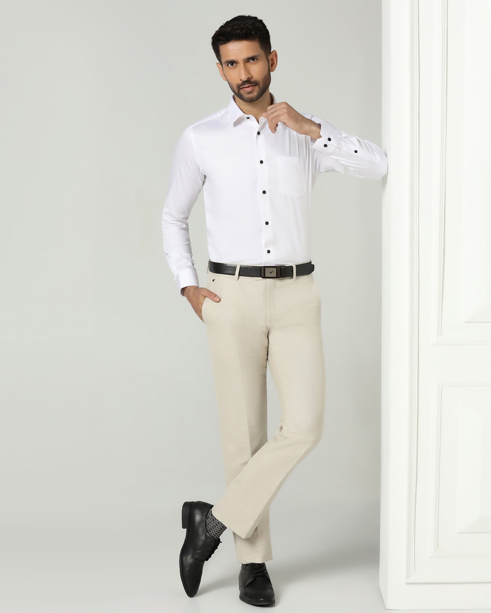 White Unwrinkle Solid Shirt - Sailor