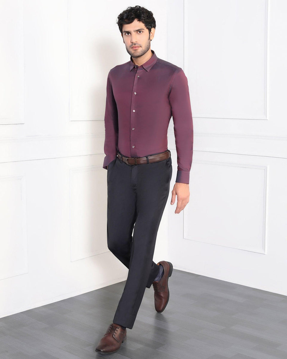 black pant and maroon shirt