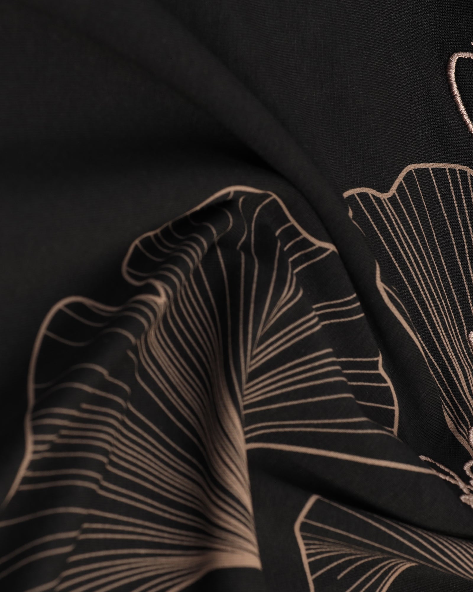 Black Crew Neck Solid T-Shirt - Roxx