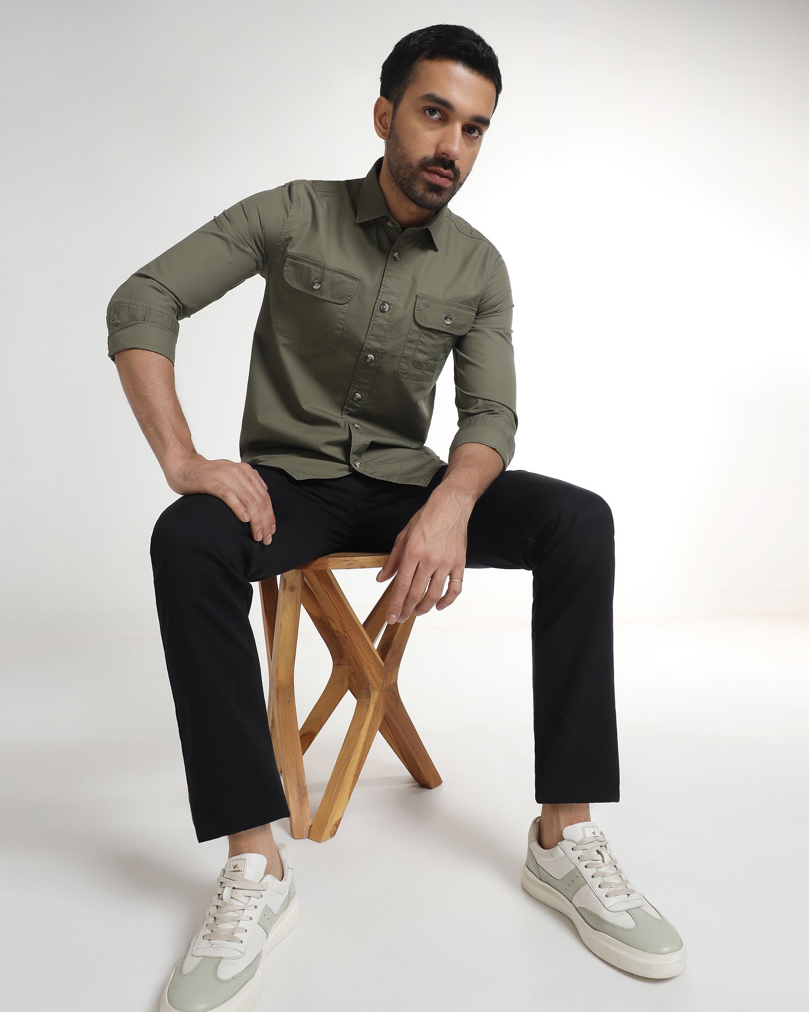 Black Non Iron Solid Khakis - Tigiris