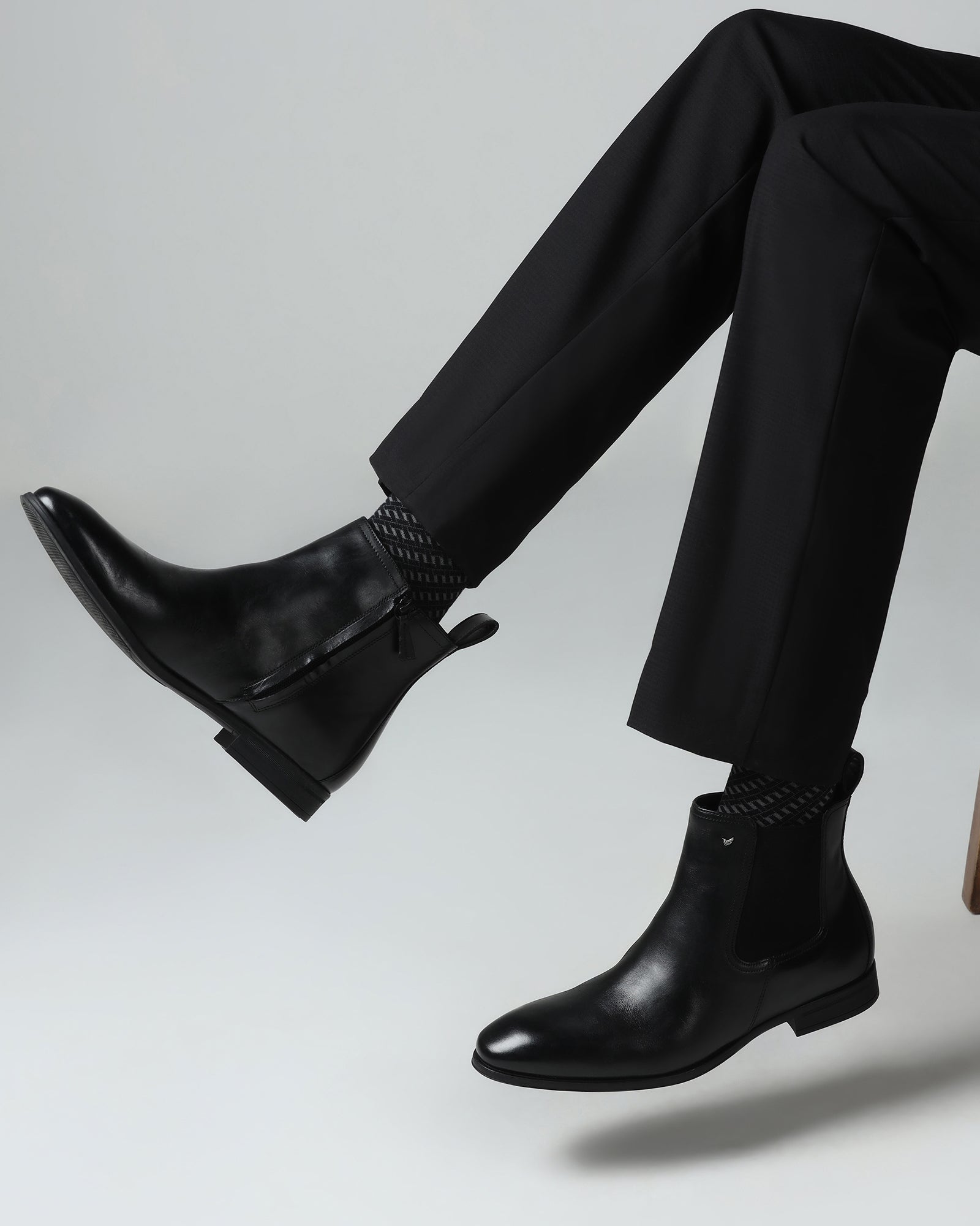 Black Leather Boots With Zipper - Wrayy