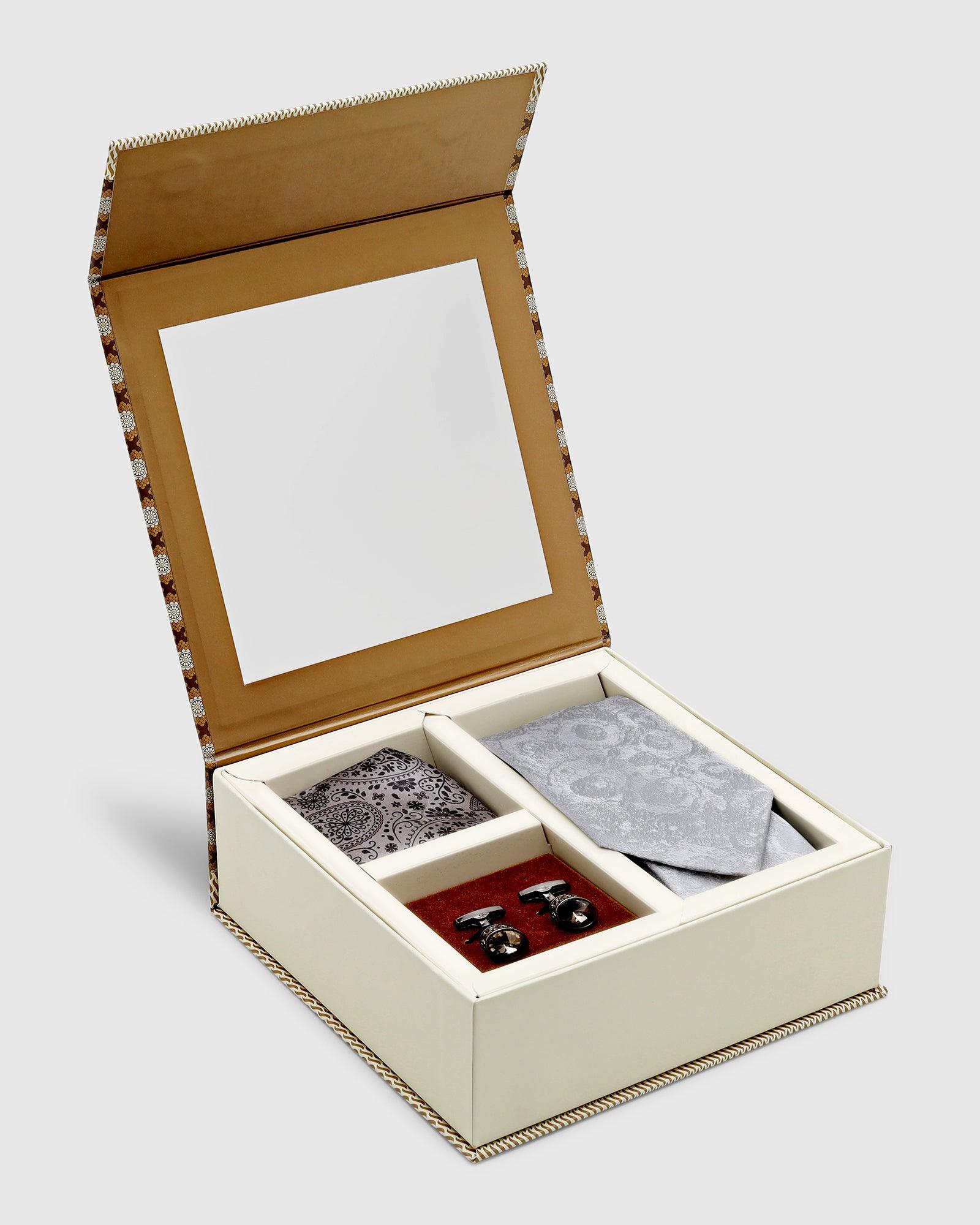 Boxed Combo Printed Tie With Pocket Square And Cufflink In Grey - Tapair