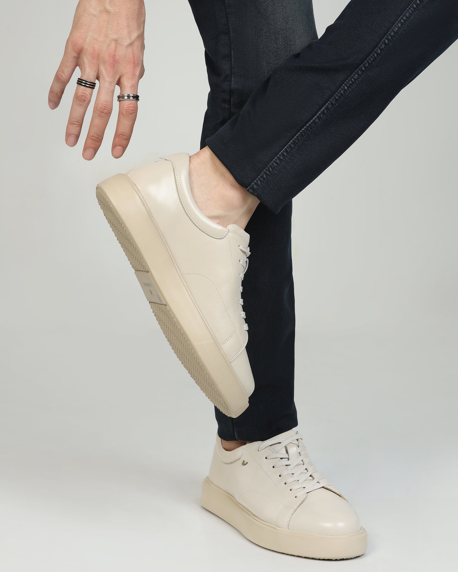 Leather Acru Solid Sneakers - Vosil