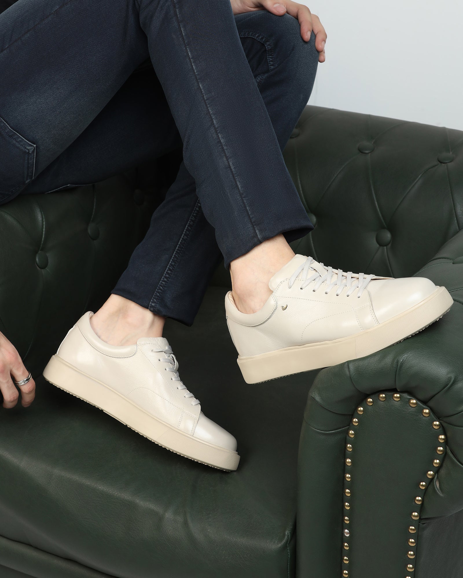 Leather Acru Solid Sneakers - Vosil