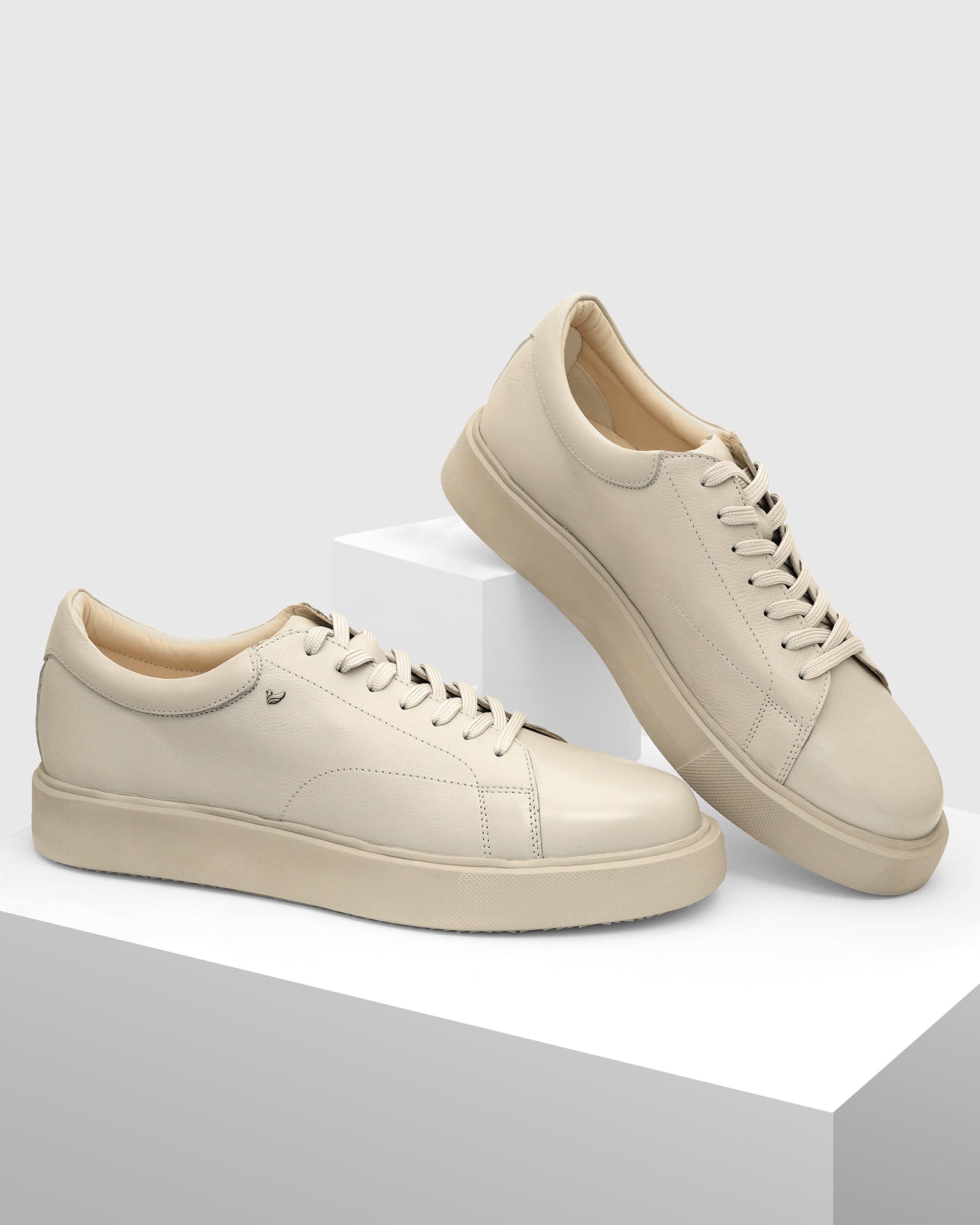 Leather Acru Solid Sneakers - Vosil