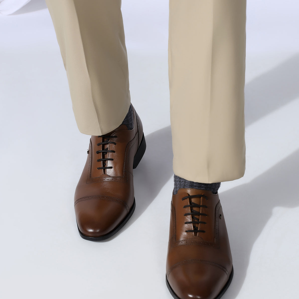 Buy Venus Tan Solid Oxford Shoes Online India