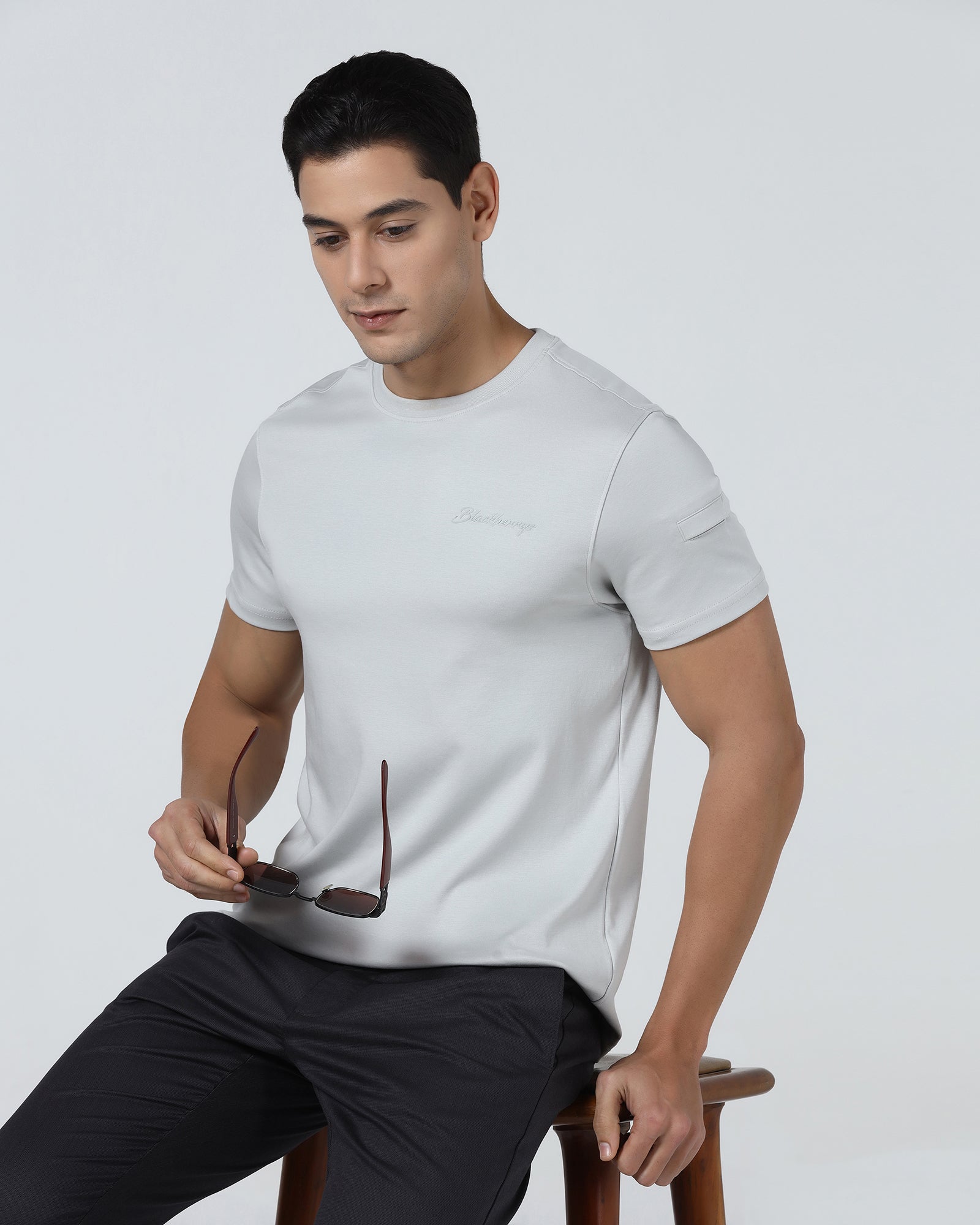 Light Grey Crew Neck Solid T-Shirt - Douglas