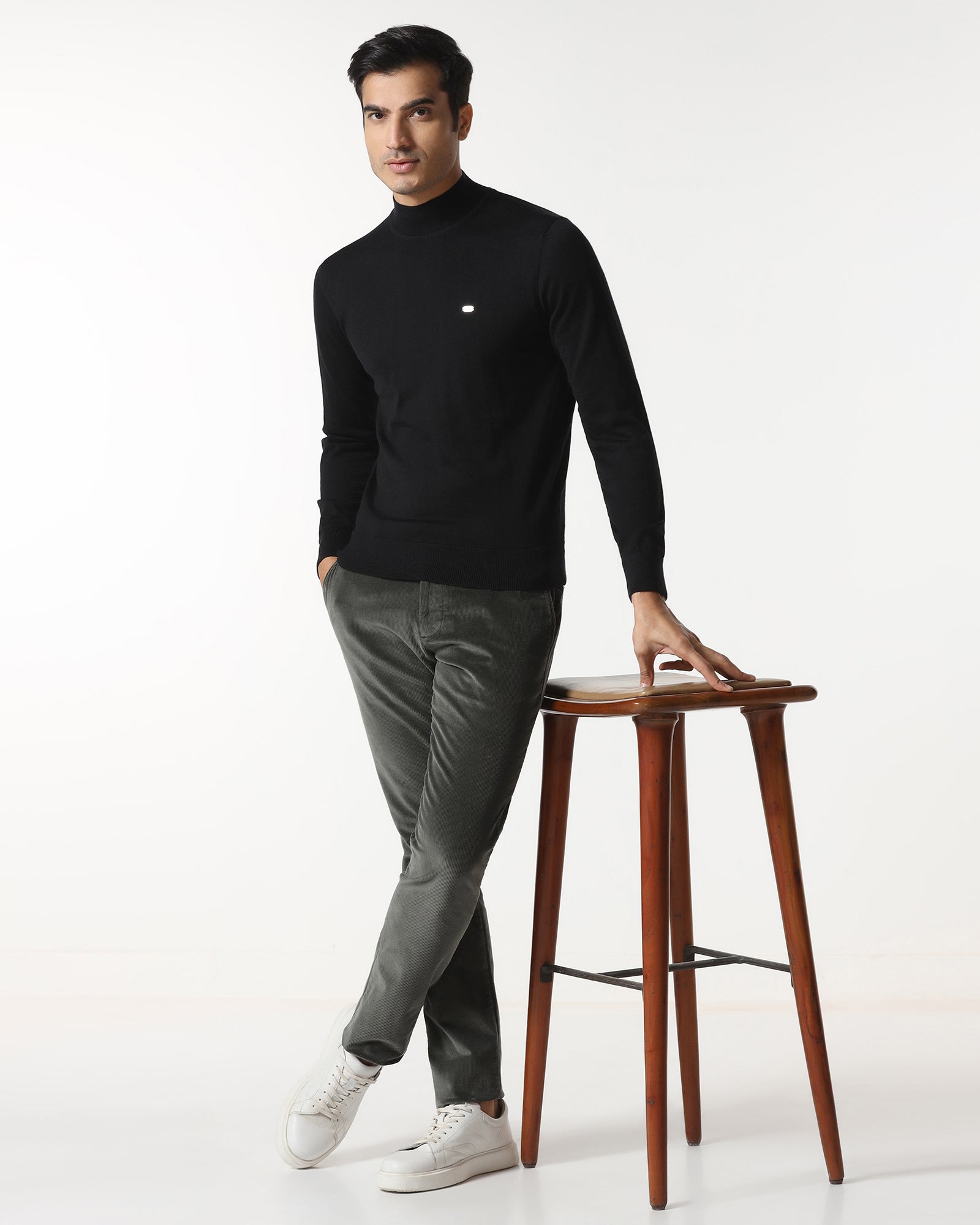 Olive Corduroy Solid Khakis - Gerone