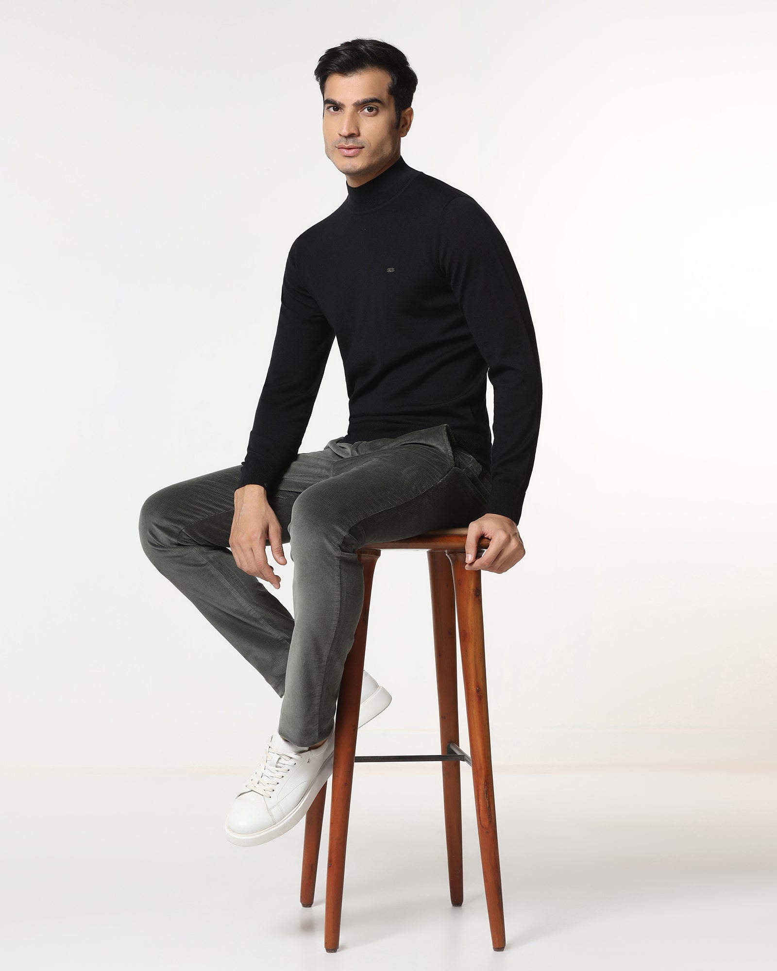 Olive Corduroy Solid Khakis - Gerone