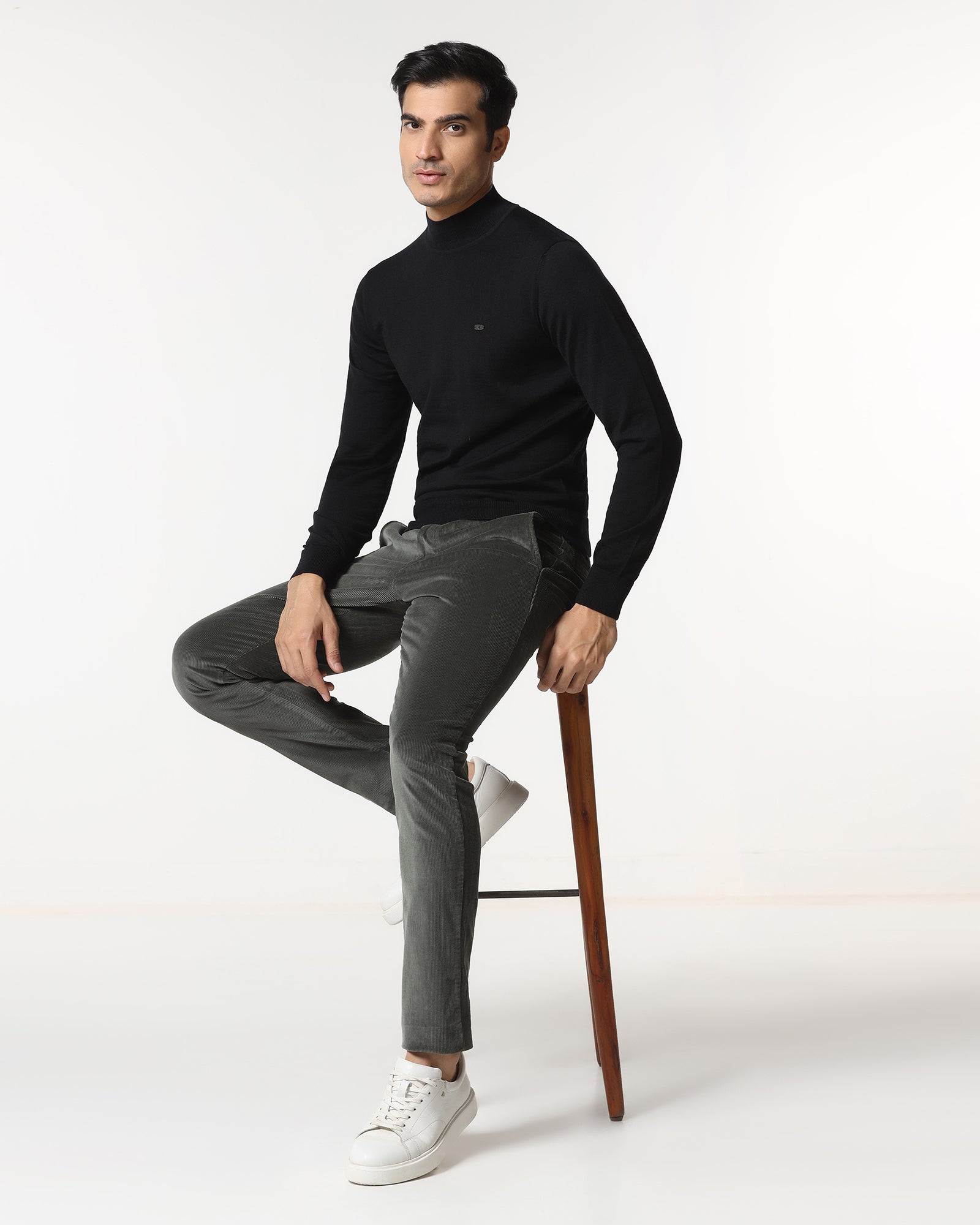 Olive Corduroy Solid Khakis - Gerone