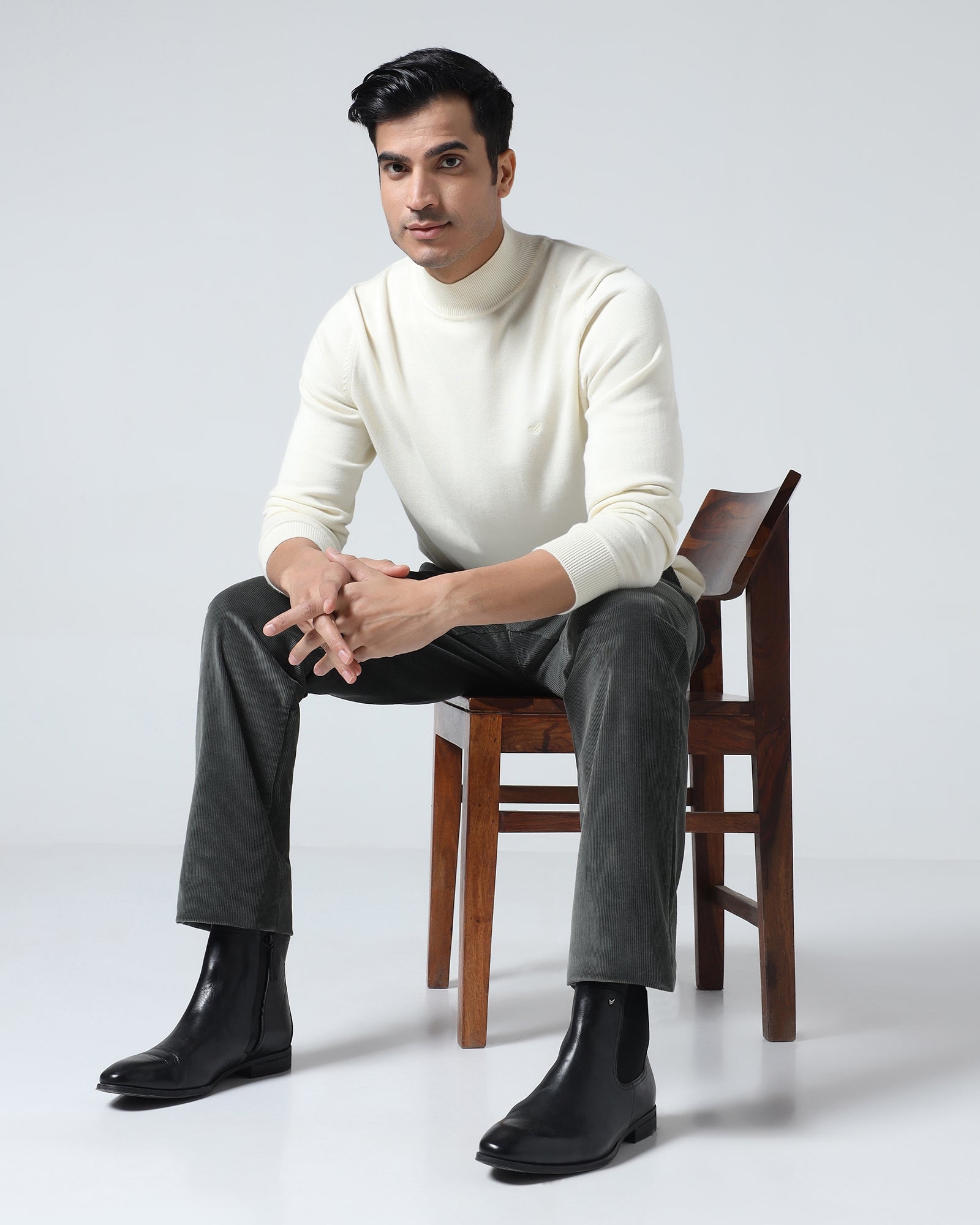 Olive Corduroy Solid Khakis - Magne