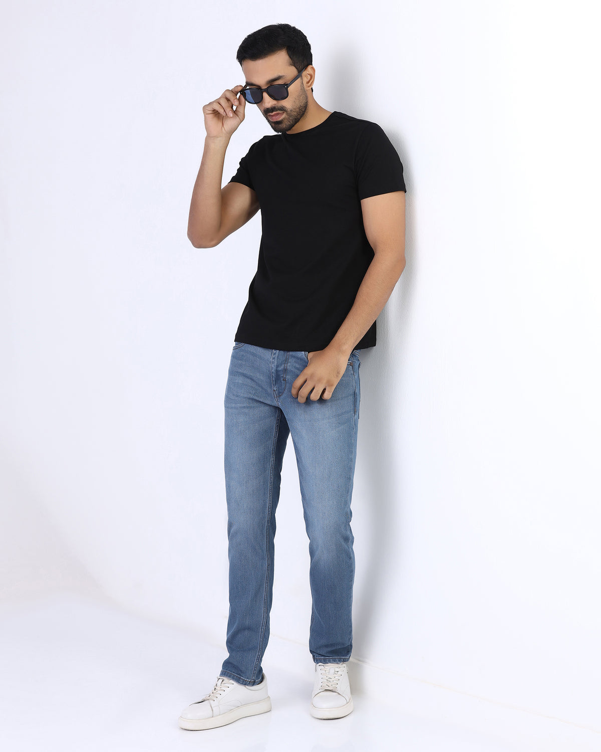 Black Crew Neck Solid T-Shirt - Twinn