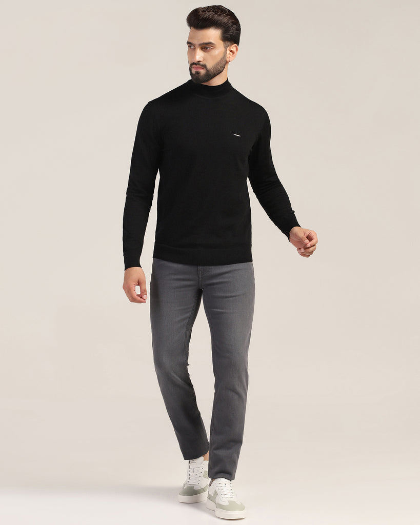 Round Neck Black Solid Sweater - Jester