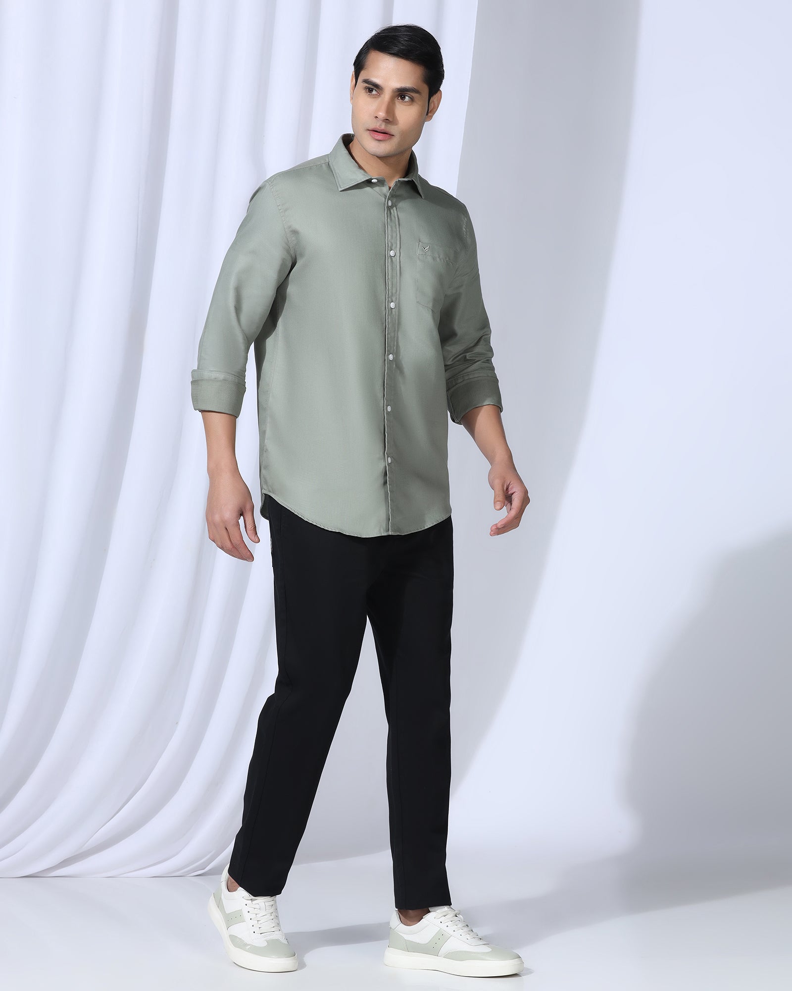 Sneaker Fit Casual Black Solid Khakis - Hudson