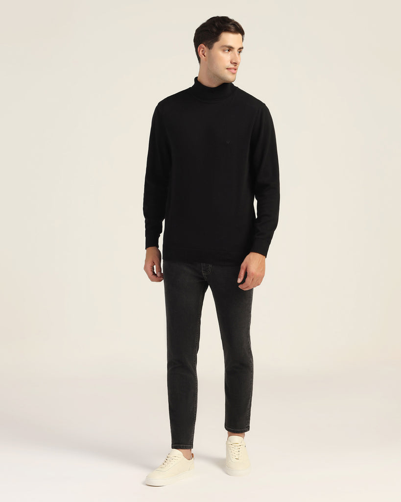 Turtle Neck Black Solid Sweater - Lake