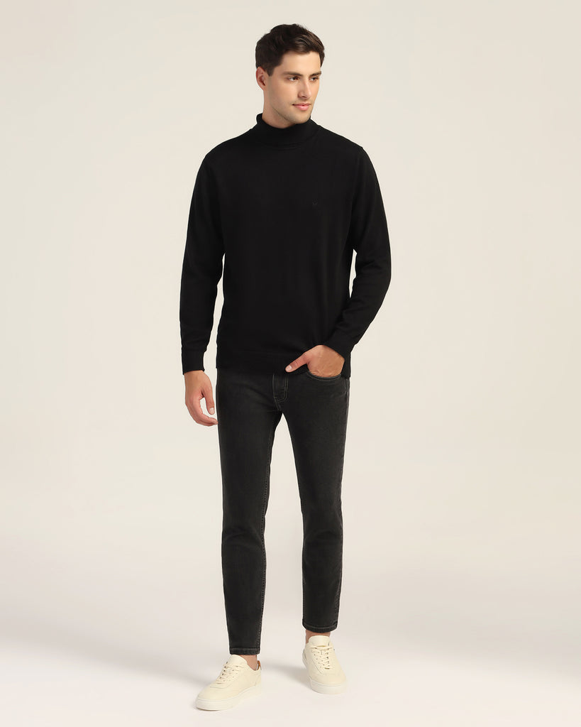 Turtle Neck Black Solid Sweater - Lake