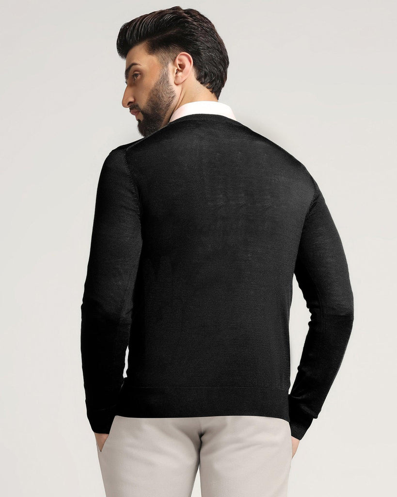 V-Neck Black Solid Sweater - Rosin