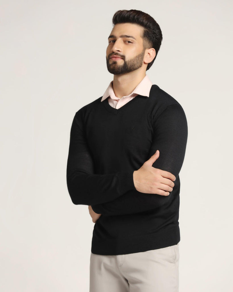 V-Neck Black Solid Sweater - Rosin