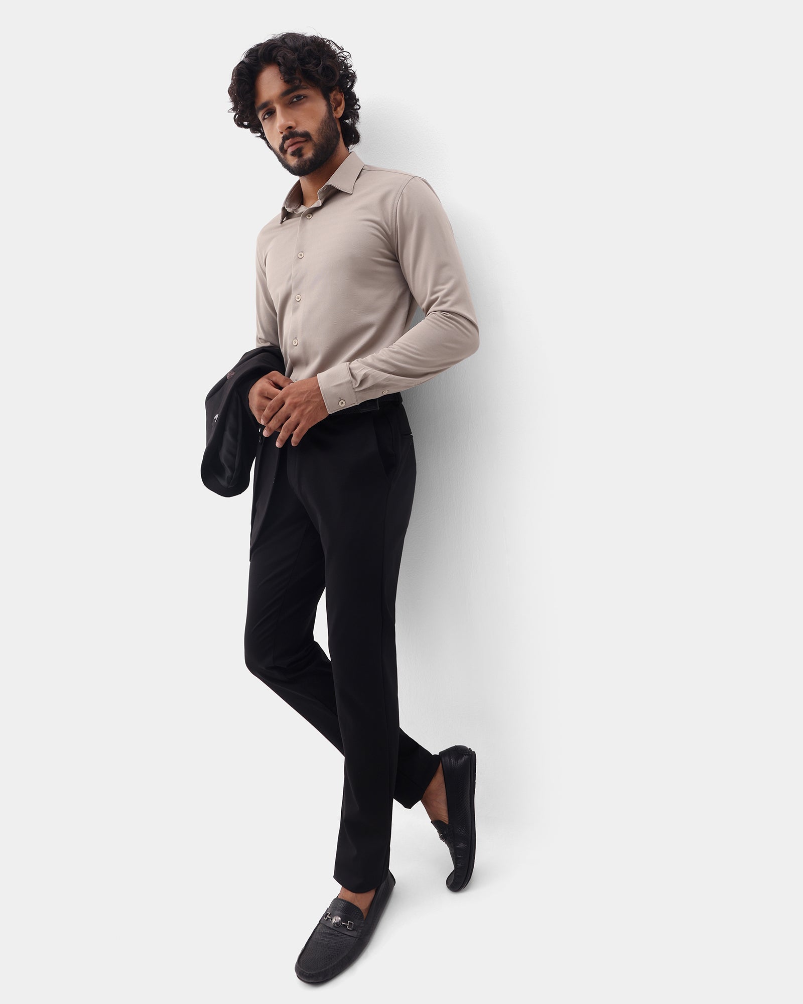 Must Haves Black Solid Khakis - Ziea